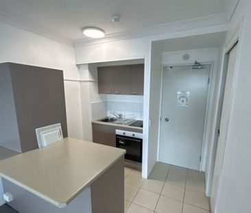 Modern Beachside Living in the Heart of Surfers Paradise - Furnished - Photo 3