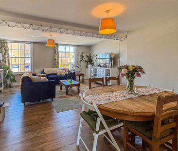 2 bed Flat To Let - Photo 3