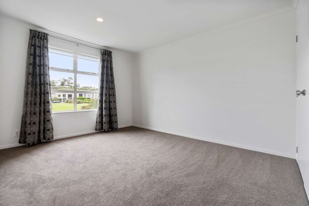 Unbeatable Location - Immaculately Presented - Photo 1