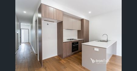 3-Bedroom Home in Donnybrook, Steps from the Train Station!! - Photo 5