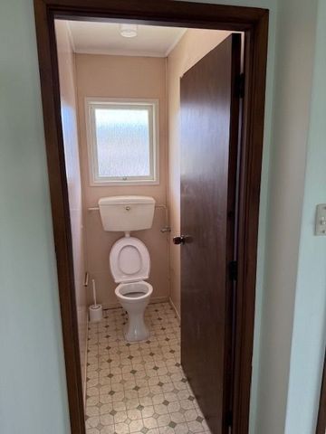 Three bedrooms in sought after location - Photo 5