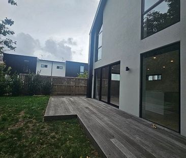 Stunning 3 Bedroom, St Albans Oasis - Photo 4