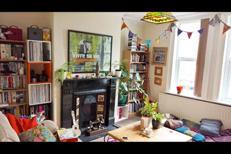 2 Bed Flat, Meanwood Road, LS6 - Photo 2