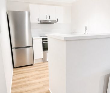 Sunny 1-Bedroom + Study Apartment with Car Park & Facilities - Photo 5