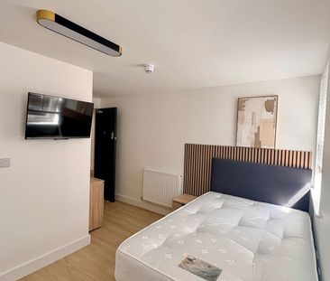 Beautifully presented studio style en-suite room Room 2 - Photo 3