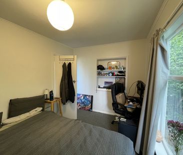 3 Bedrooms in Melrose - Photo 6