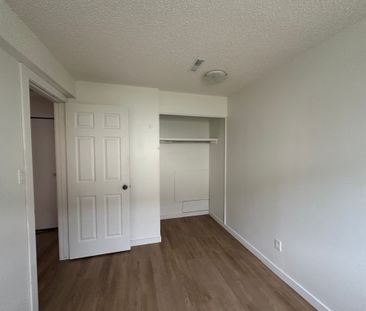 Pet Friendly, 3 Bedroom 4plex in desirable Eastview!! - Photo 3