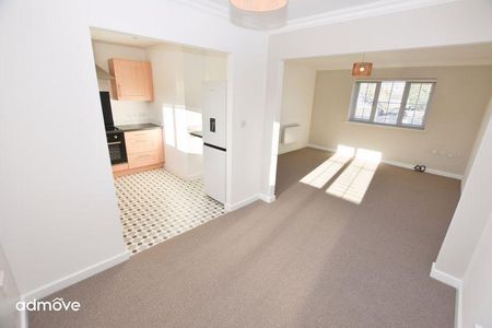2 bedroom flat to rent - Photo 2