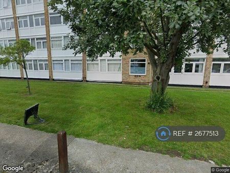 1 bedroom in a flat share to rent - Photo 2