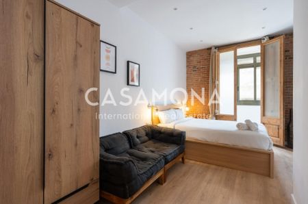 Co-living Room with a Private Bathroom in Gracia - Photo 3