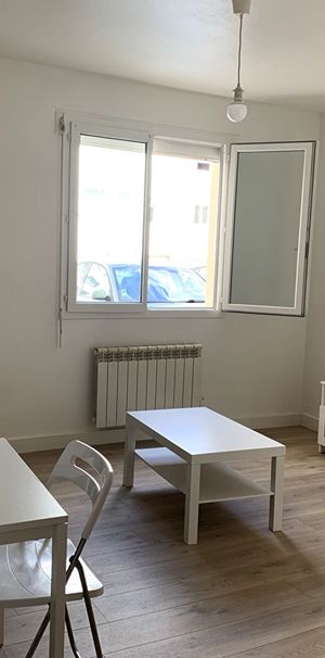 A LOUER APPARTEMENT T1 MEUBLE BORDEAUX BARRIERE SAINT GENES - Photo 1