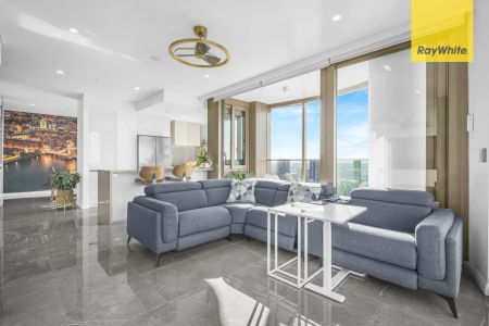 LUXURIOUS THREE BEDROOM SKY-HIGH LIVING WITH WRAPAROUND VIEWS - Photo 3