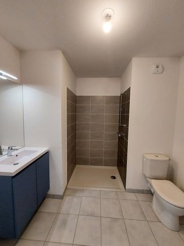 Location Appartement 2 pièces 40m² LA ROCHELLE 17000 - Photo 3