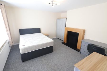 5 bedroom semi-detached house to rent - Photo 3