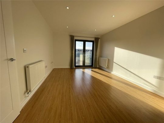 Redecorated modern apartment in the heart of the town centre just off the High Street - Photo 1