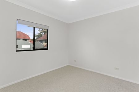 New Farm Living in a Prime Inner-City Location + 2 car parks! - Photo 2
