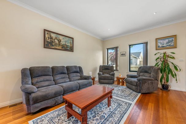 14 Jeanette Street, Clayton South VIC 3169 - House For Rent | Domain - Photo 1