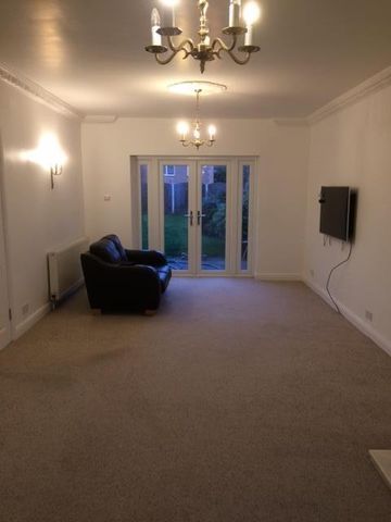 3 Bed Semi-Detached House, Ridgeway Road, S12 - Photo 5