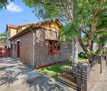 Charming family abode - Photo 2