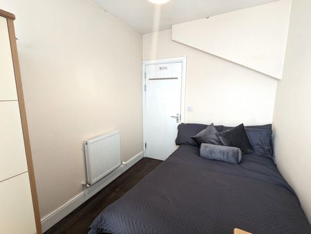 DOUBLE ROOM OFF GLOUCESTER ROAD - Photo 2