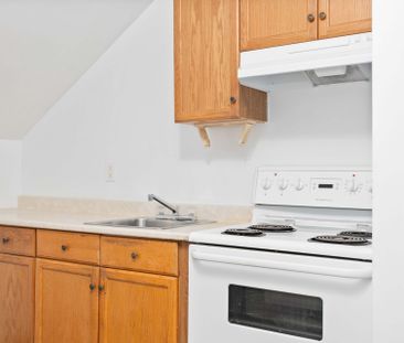 For Lease - 1 Grovepark Street, Richmond Hill, Ontario - Photo 5