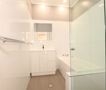 Beautiful Modern Home - Photo 4