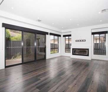 Spacious & ready for you! - Photo 2