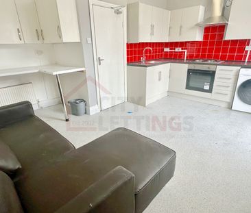 6 Bedroom Flat - Photo 1