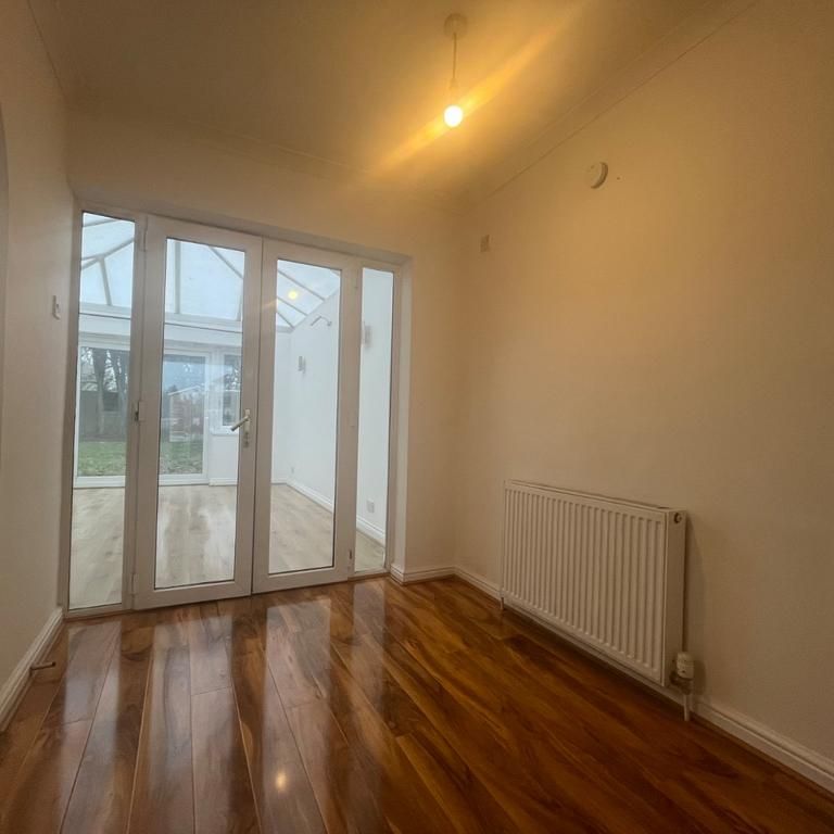 3 bedroom semi-detached house to rent - Photo 1