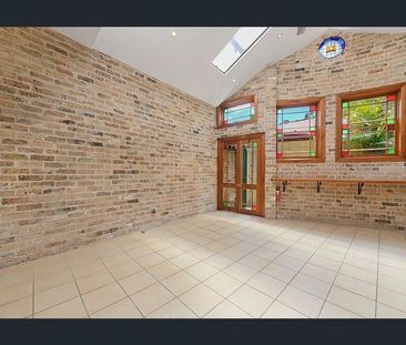 Two-Bedroom Townhouse Terrace in Prime Newtown Location - Photo 4