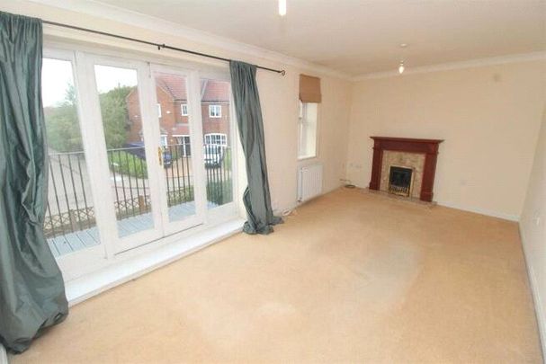 4 bedroom townhouse to rent Clegg Square, Shenley Lodge, Milton Keynes, Buckinghamshire, MK5 - Photo 1
