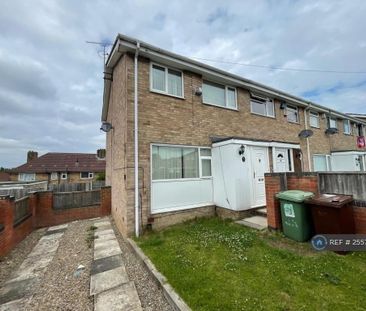 3 bedroom end of terrace house to rent - Photo 5