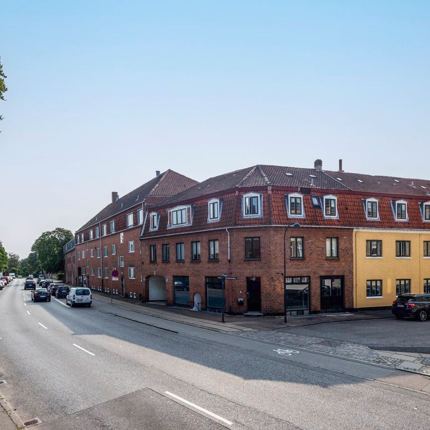 Nyistandsat lejlighed | Charlottenlund - Foto 1