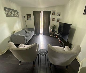 £1,400 PCM, Three Bedroom, Two Bathroom Semi-Detached House with Of... - Photo 2