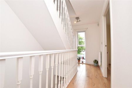 3 bedroom end of terrace house to rent - Photo 2