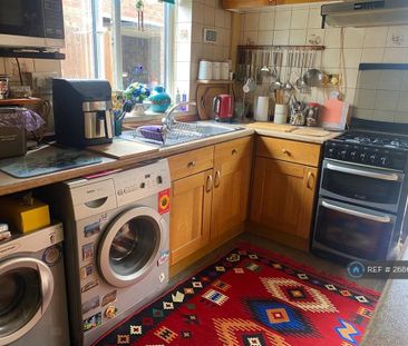 3 bedroom semi-detached house to rent - Photo 6