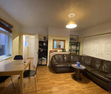 4 bedroom semi-detached house to rent - Photo 2