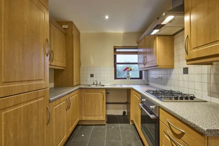 Apt 5 1 Station Square, Bridge Road, Helen's Bay, Bangor, BT19 1TN - Photo 4