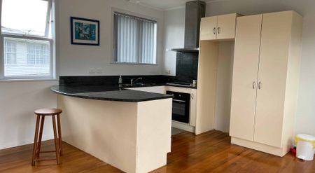 Blockhouse Bay, 3 bedrooms, 1.5 bathrooms - Photo 3