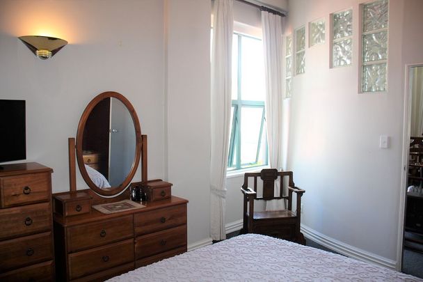Spacious and charming Te Aro 1BR with Balcony! - Photo 1