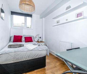 5 bedroom flat to rent - Photo 4