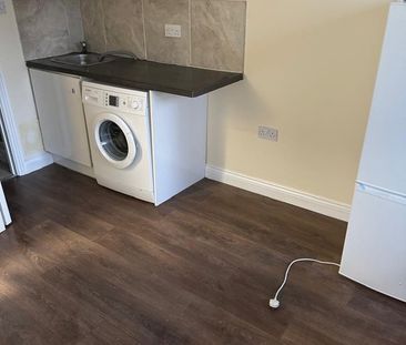 Studio Flat, Boundfield Road, SE6 - Photo 4