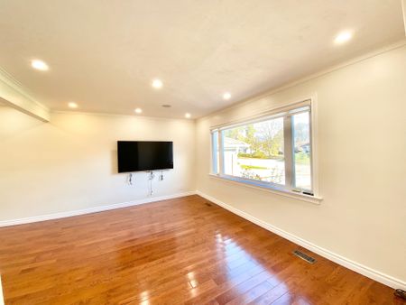 For Lease - 70 Shilton Road Unit# Main, Toronto, Ontario - Photo 3