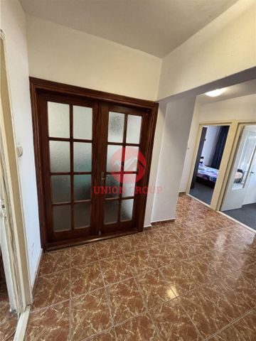 Apartament 3 Camere, Decomandat, Ideal pt Studenti/Studente, zona Tomis ll - Photo 2