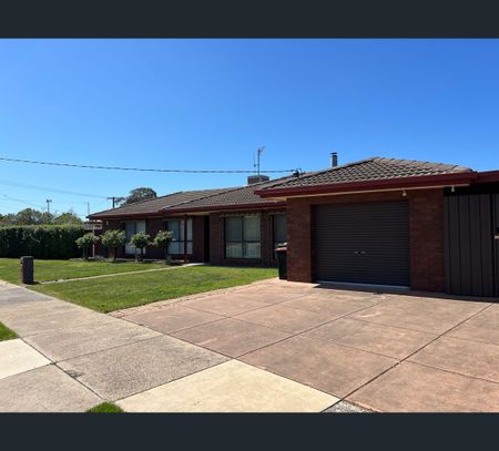 28 Daisy Street, Mooroopna, Vic 3629 - Photo 2