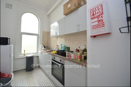 Flats in Leeds Properties Leeds - Photo 3