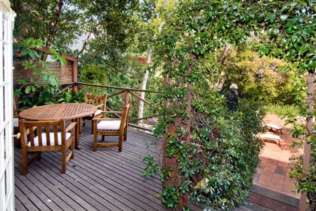 Leafy Private Sanctuary in the Heart of Toorak (6-month lease) - Photo 3