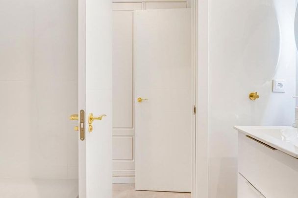 Luxury Apartment for rent in Nueva Andalucia, Spain - Photo 1