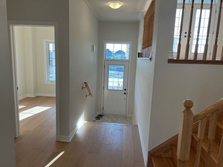 For Lease - 31 Lawrence D. Pridham Avenue, New Tecumseth, Ontario - Photo 5
