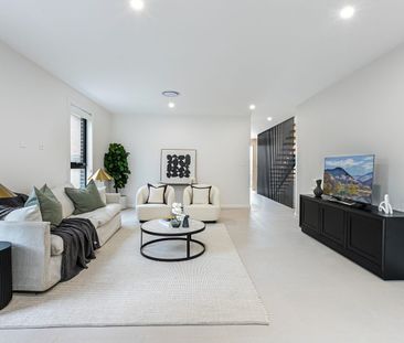 Contemporary Luxury Living in a Near - New Family Duplex - Photo 1